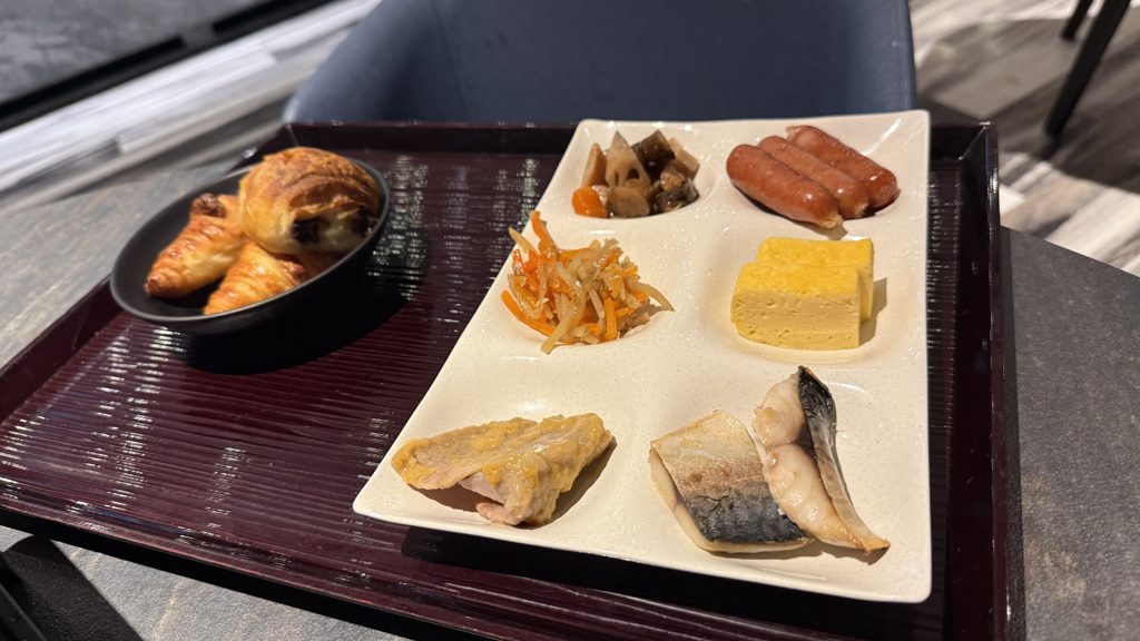 大江戸温泉物語Premium鬼怒川観光ホテルの朝食ブッフェで取った和洋プレート