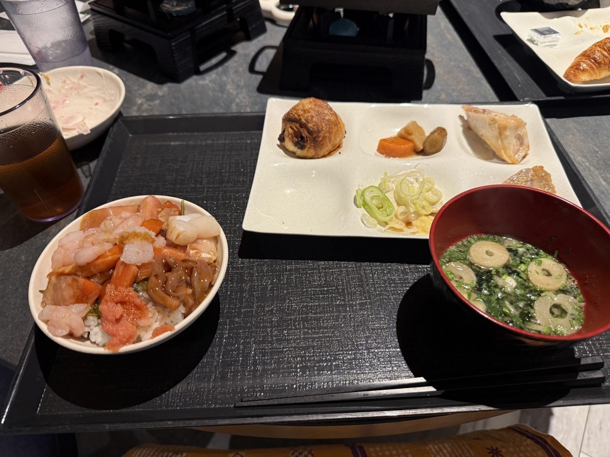 鬼怒川観光ホテルの朝食バイキングで作った海鮮丼