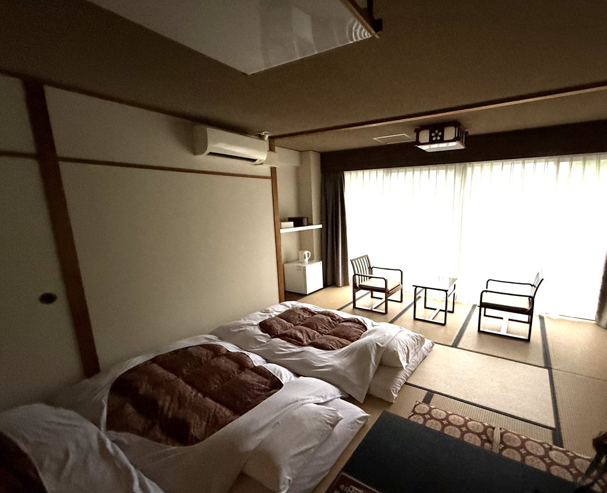 鬼怒川観光ホテルの和室に敷かれた布団