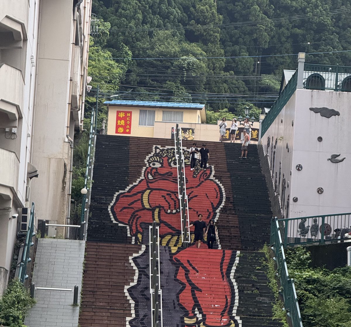 鬼怒川温泉の鬼の階段アート